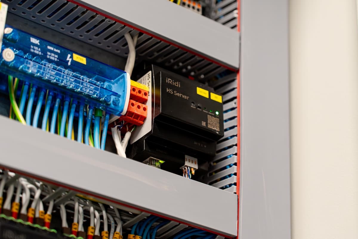 Organised electrical distribution panel and wiring